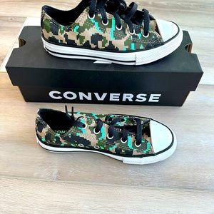 Converse kids Minecraft “Ox” sneaker, kids size1, brand new in box